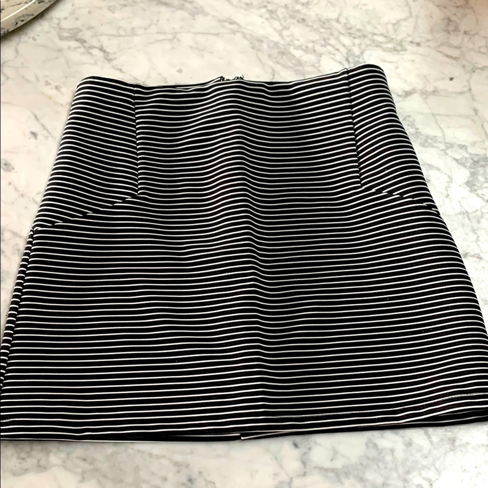 Topshop US 4 Black and White Striped mini skirt high waisted high rise